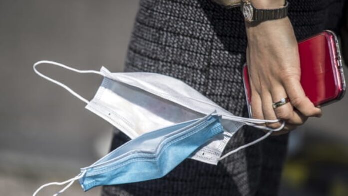 basta mascherine all'aperto