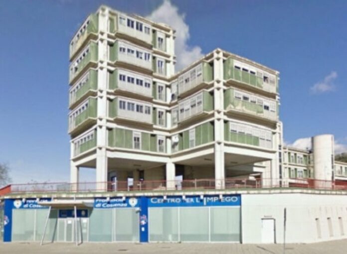 chiude centro impiego cosenza-