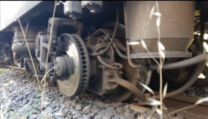 deraglia treno Cosenza Paola