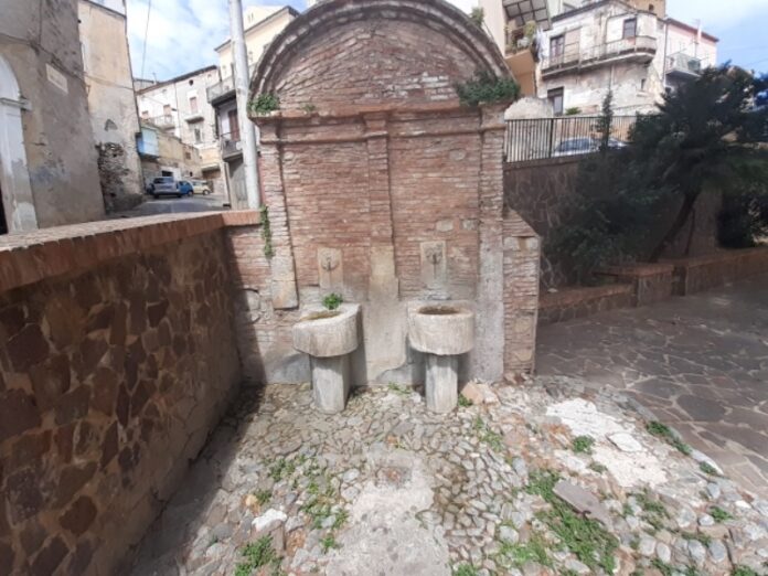 fontana centro storico cassano jonio