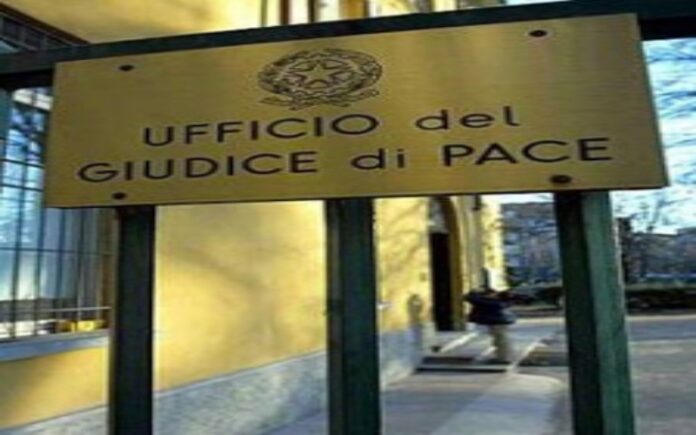 uffici giudice di pace abbandonati - cattedrali nel deserto