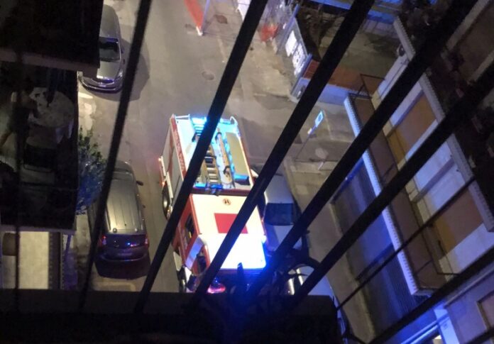 vigili del fuoco soccorrono donna bloccata in ascensore