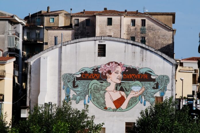 Diamond (Diamante, 2017)