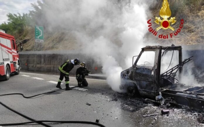 camper incendio