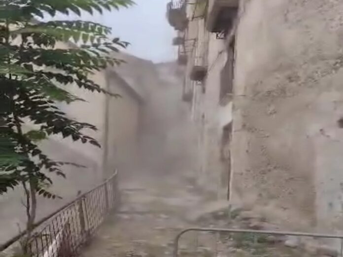 crollo centro storico cosenza