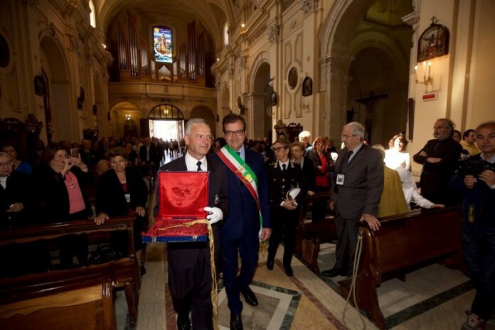 consegna chiave della citta' san francesco