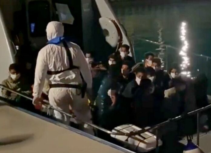 sbarco migranti crotone