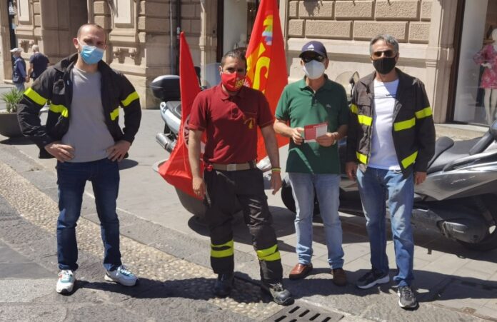 sit-in vigili del fuoco prefettura catanzaro