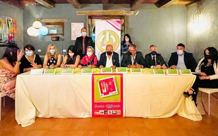 giuria sfilata modelle curvy