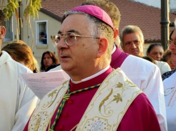 vescovo monsignor Luigi Renzo