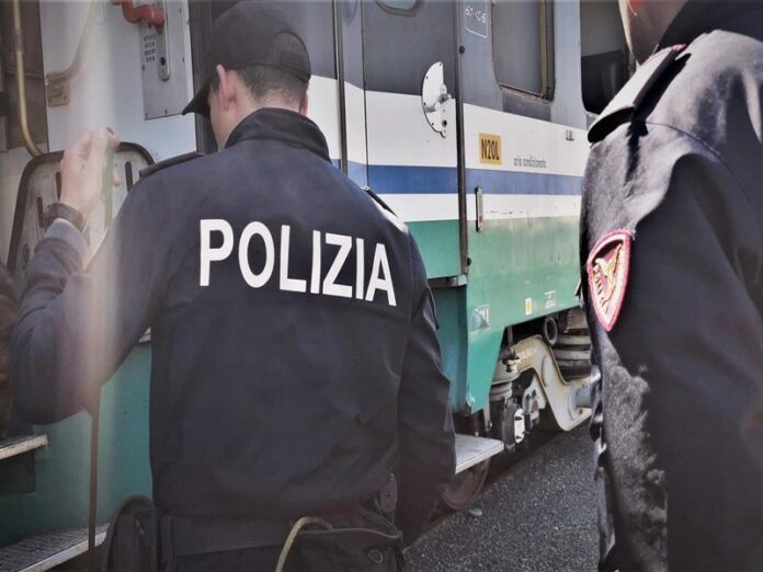 agenti polfer stazione paola