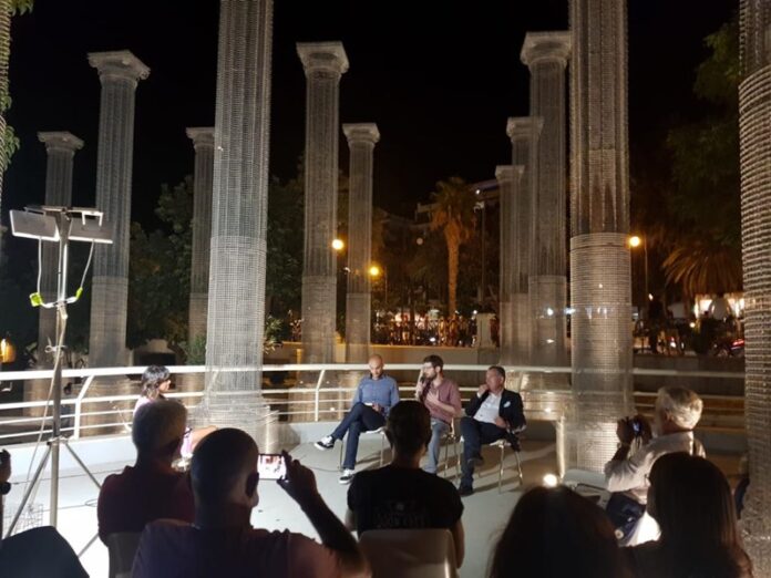 presentazione del libro Lo Stretto necessario