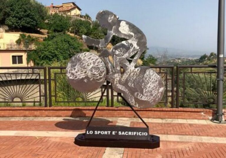 scultura ciclista