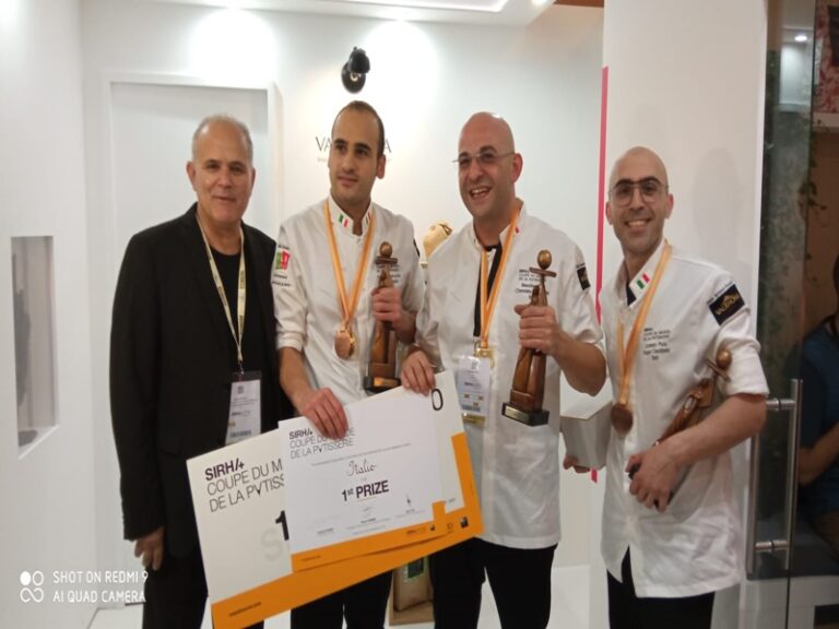 il presidente Musolino con i pasticceri campioni del Mon