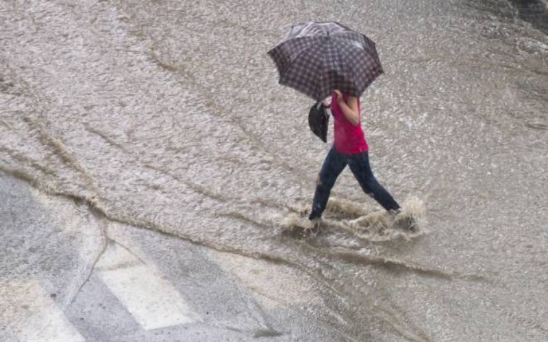 Maltempo, piogge battenti e venti forti: in Calabria scuole chiuse e  allerta massima - Calabria Diretta News