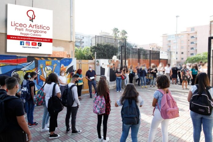 primo giorno di scuole studenti preti-frangipane