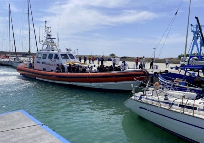 sbarco migranti rocella