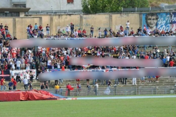 vietati striscioni stadio