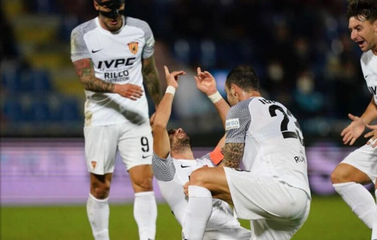 Crotone – Benevento 0-2, le Streghe si impongono allo “Scida”
