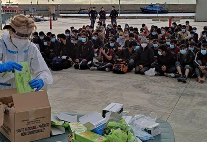 Roccella sbarco migranti