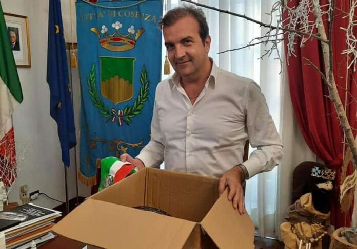 mario occhiuto lascia palazzo dei bruzi