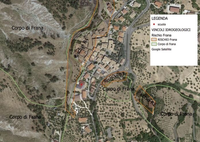 san vincenzo la costa rischio frana scuola