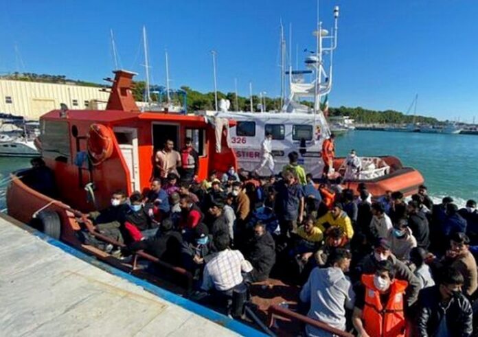sbarco migranti Roccella