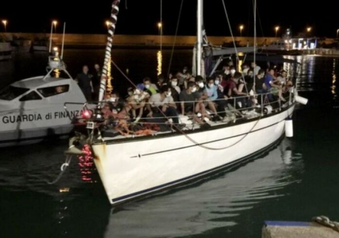 sbarco migranti roccella jonica