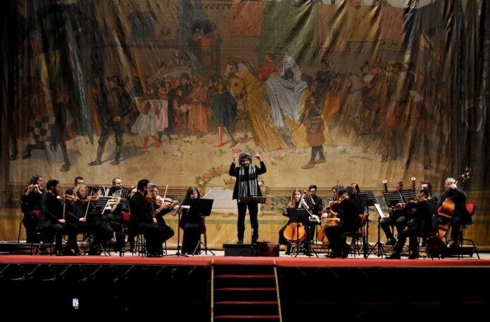 Alessandro Tirotta dirige nel Maestro di Cappella