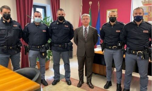 Crotone Questura poliziotti