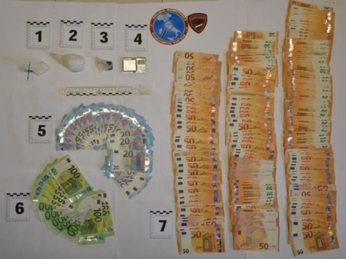 droga e soldi arrestata coppia ventenni