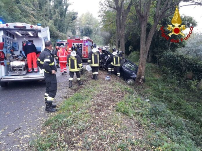 auto contro albero vibo valentia