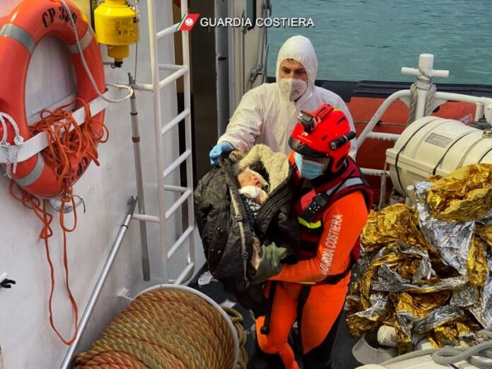 migranti neonato roccella