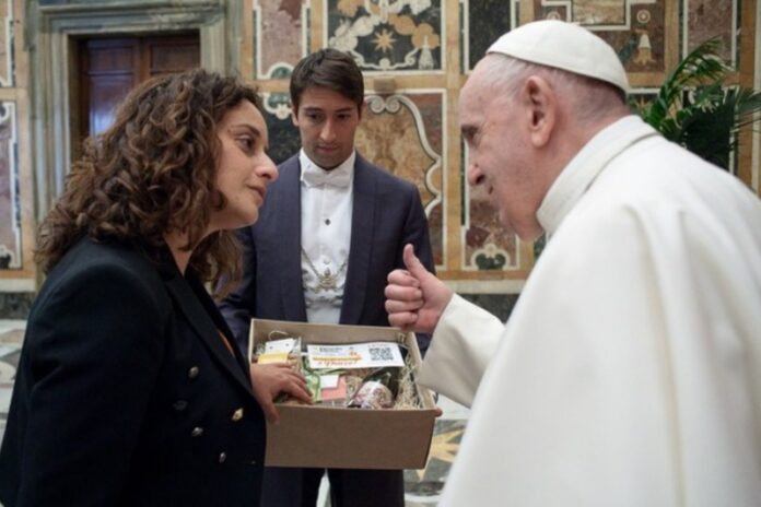 al Papa pacco solidale Progetto Policoro Calabria
