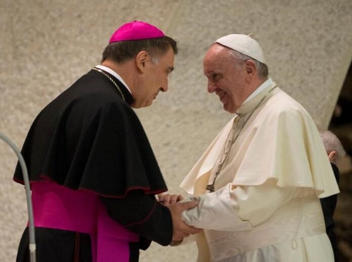 papa francesco e monsignor Claudio Maniago