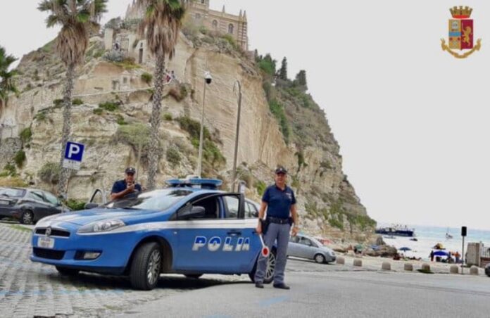 getta spazzatura dal ponte