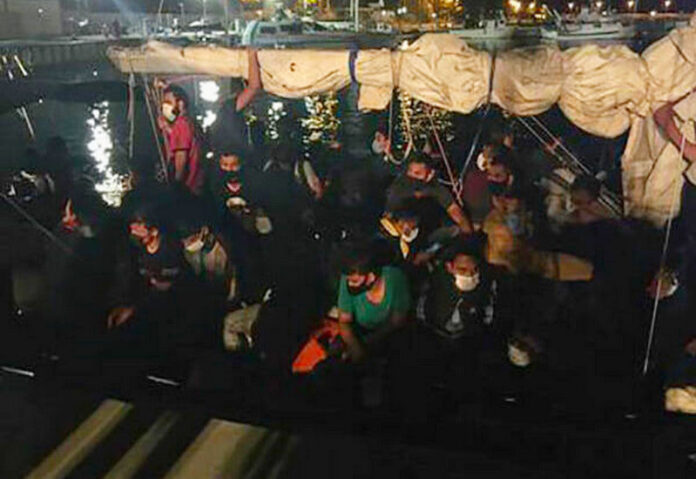 roccella sbarco profughi