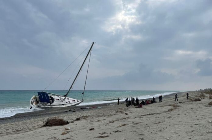 sbarco migranti Locri