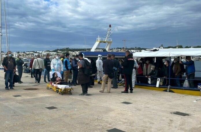 sbarco migranti puglia
