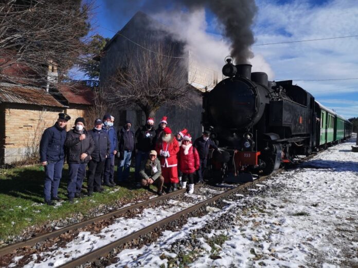 babbo natale in calabria arriva con il treno
