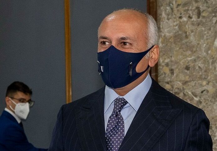 il Sindaco Franza Carusocon la mascherina