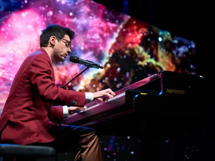 Valerio Lundini in concerto