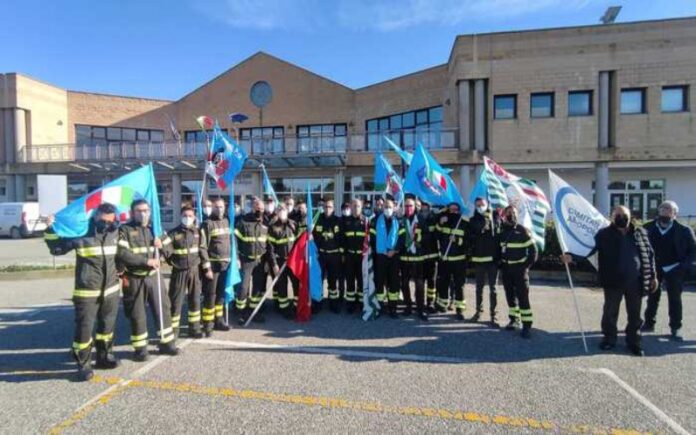sit in vigili del fuoco aeroporto