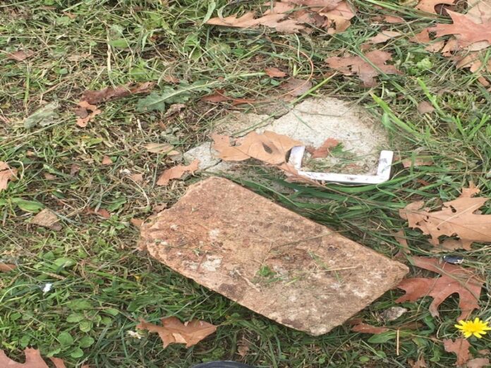 danneggiato giardino della memoria vittime covid