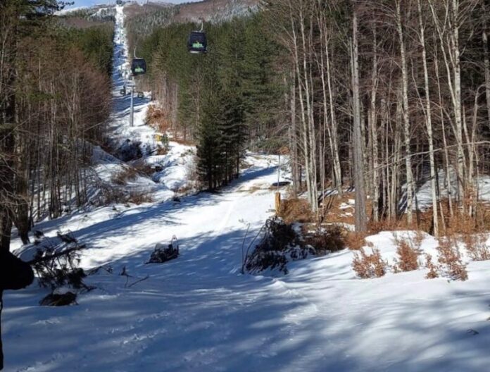 muore schiacciato da cabinovia