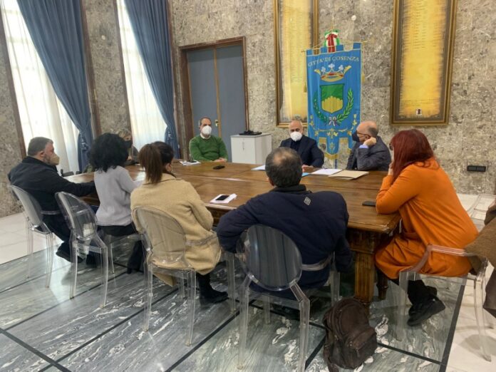 riunione di giunta su orchestra sinfonica