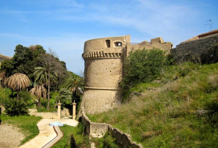 castello di carlo v Crotone