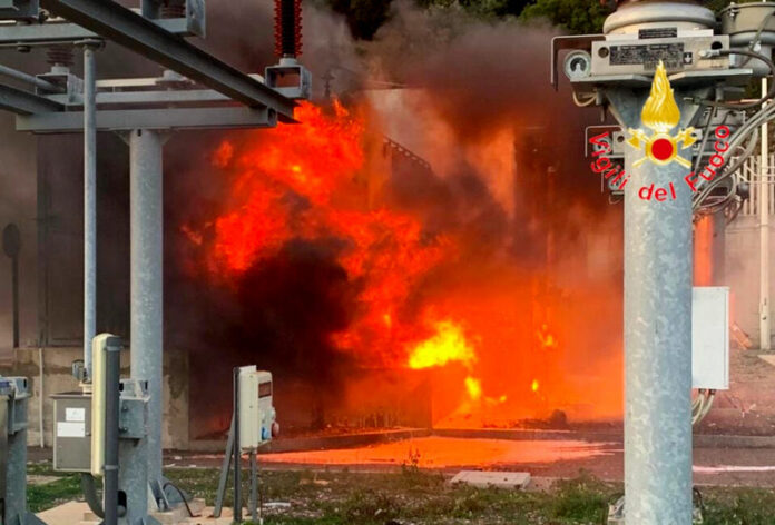Incendio al parco eolico di San Sostene