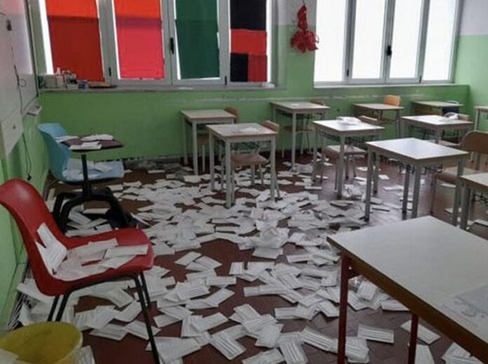 atti vandalici scuola catanzaro