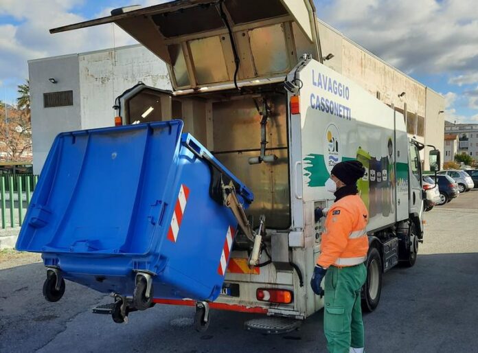 lavaggio cassonetti